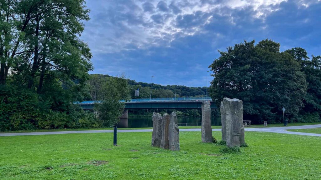 Duitsland Herdecke Stonehenge Hymer Exsis-i 588 Route51