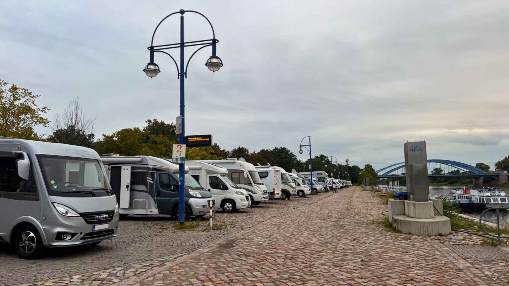 Duitsland Maagdenburg Hymer Exsis-i 588 Route51