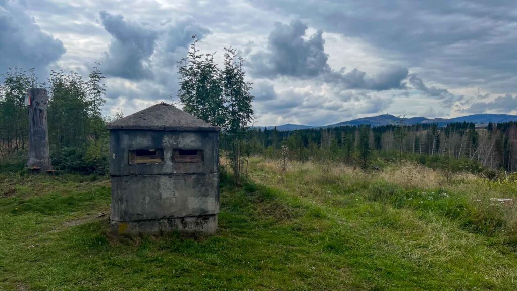 Duitsland Sorge Ring der Erinnerung Bunker Hymer Exsis-i 588 Route51
