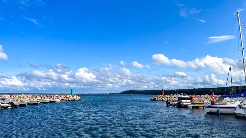 Estland Ilmandu Harbour Boot Hymer Exsis-i 588 Route51