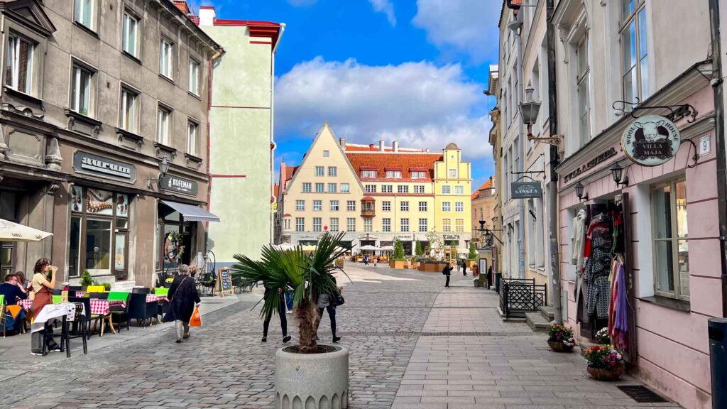 Estland Tallinn City Center Hymer Exsis-i 588 Route51