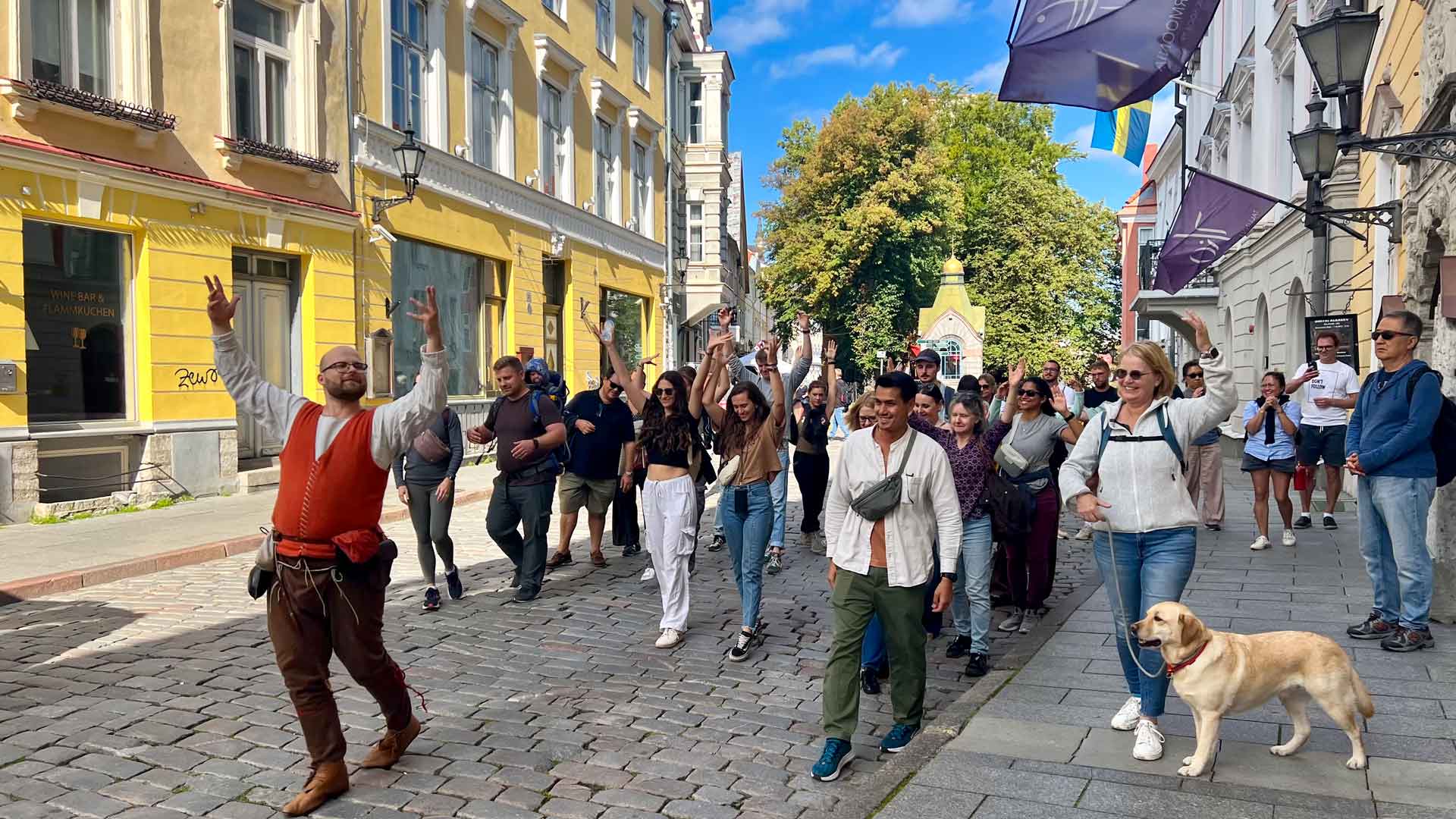 Estland Tallinn Guruwalk Cedric Hymer Exsis-i 588 Route51