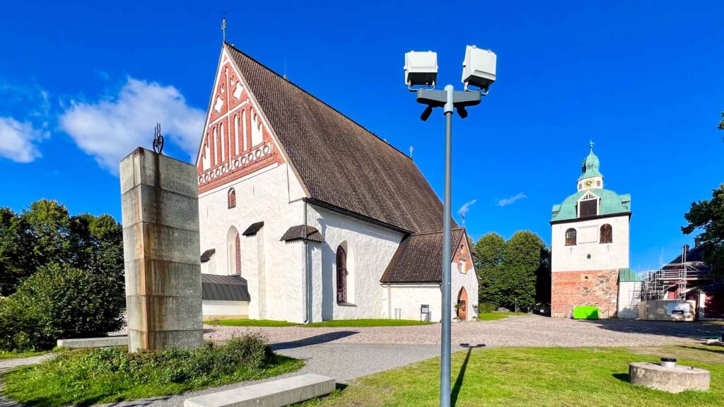 Finland Porvoo Kathedraal Hymer Exsis-i 588 Route51