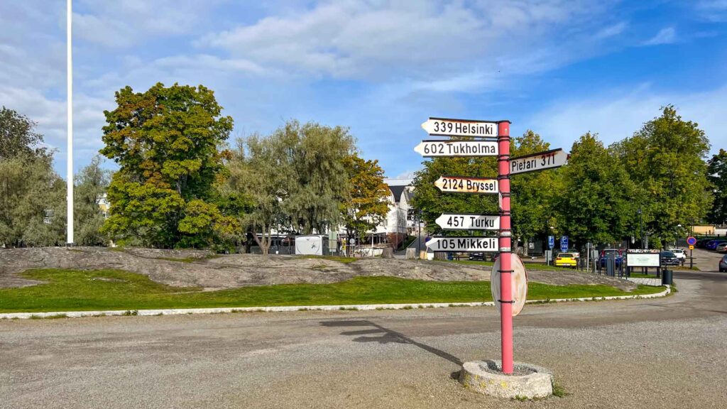 Finland Savonlinna Olavinlinna Richting Hymer Exsis-i 588 Route51