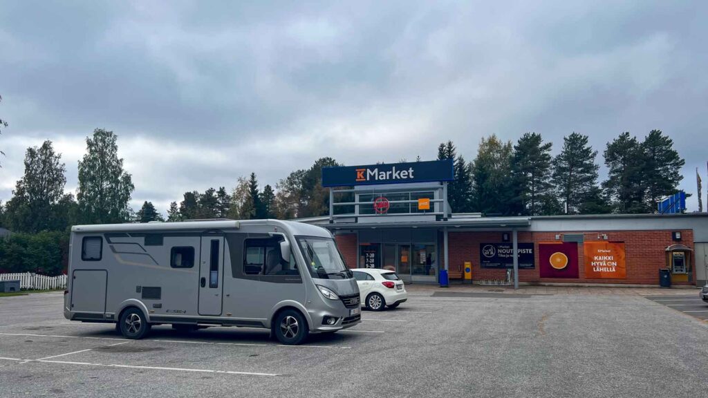 Finland Vaala Supermarkt Hymer Exsis-i 588 Route51