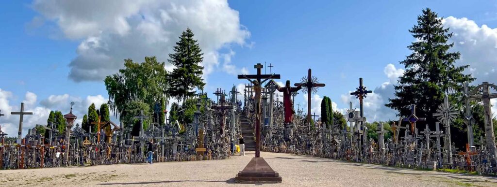 Litouwen Hill of Crosses Panorama Hymer Exsis-i 588 Route51