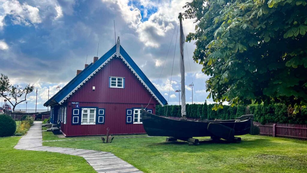 Litouwen Nida Huis Koerse Schoorwal Hymer Exsis-i 588 Route51