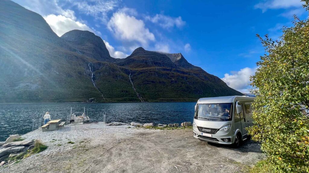 Noorwegen Trollvik Waterval Hymer Exsis-i 588 Route51