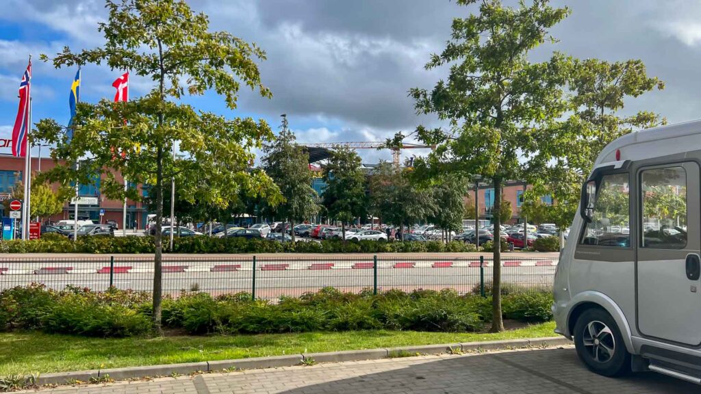 Duitsland Flensburg Winkelcentrum Hymer Exsisi-i 588 Route51