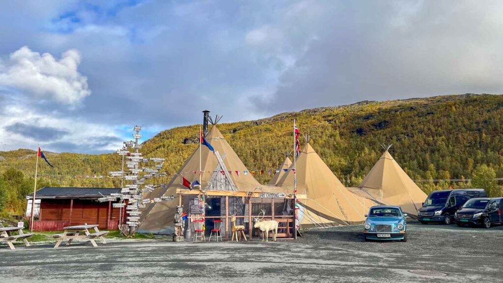 Noorwegen Balsfjord Sami Shop Hymer Exsis-i 588 Route51