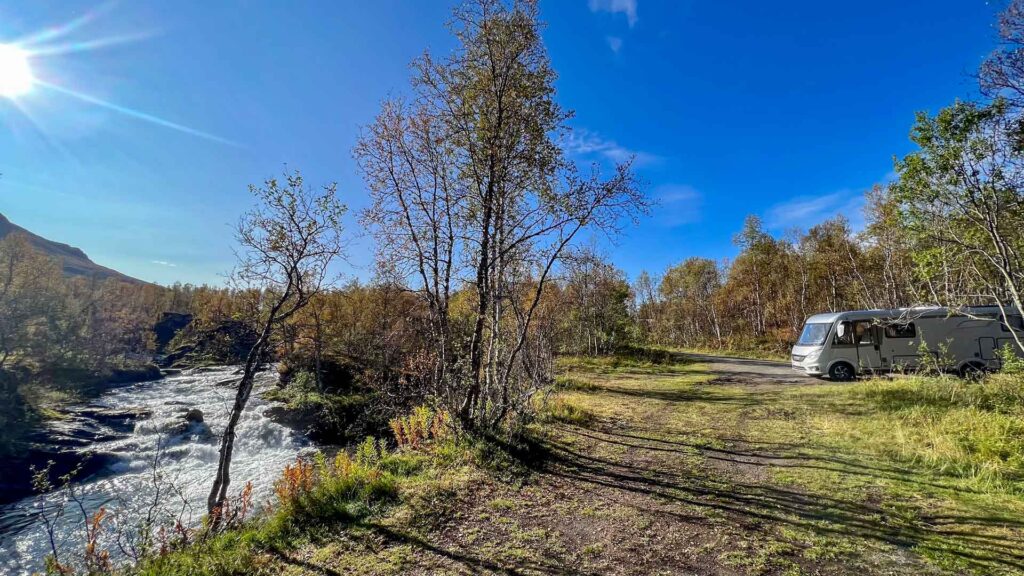 Noorwegen E6 Waterval Hymer Exsis-i 588 Route51