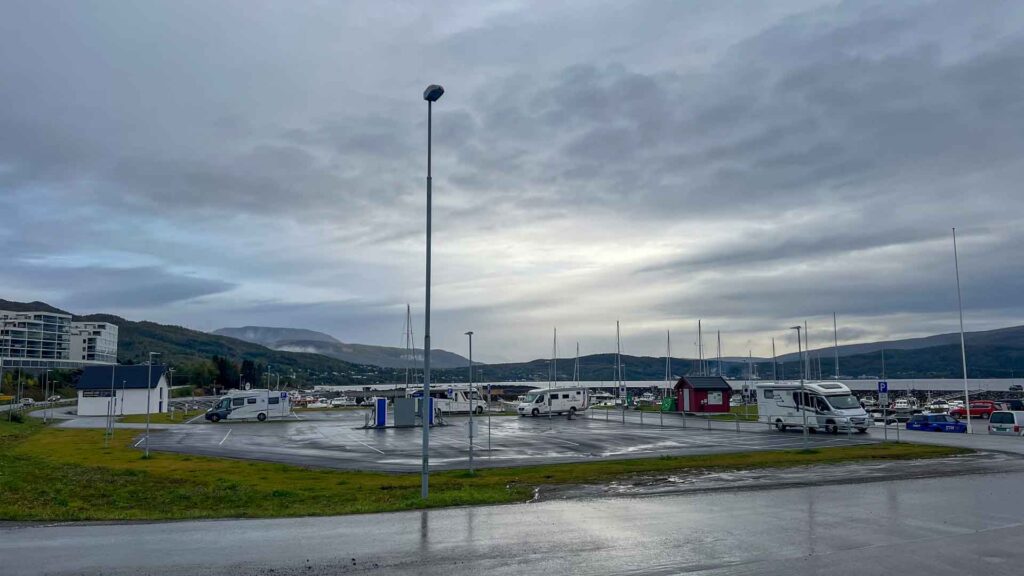 Noorwegen Finnsnes Camperplaats Hymer Exsis-i 588 Route51