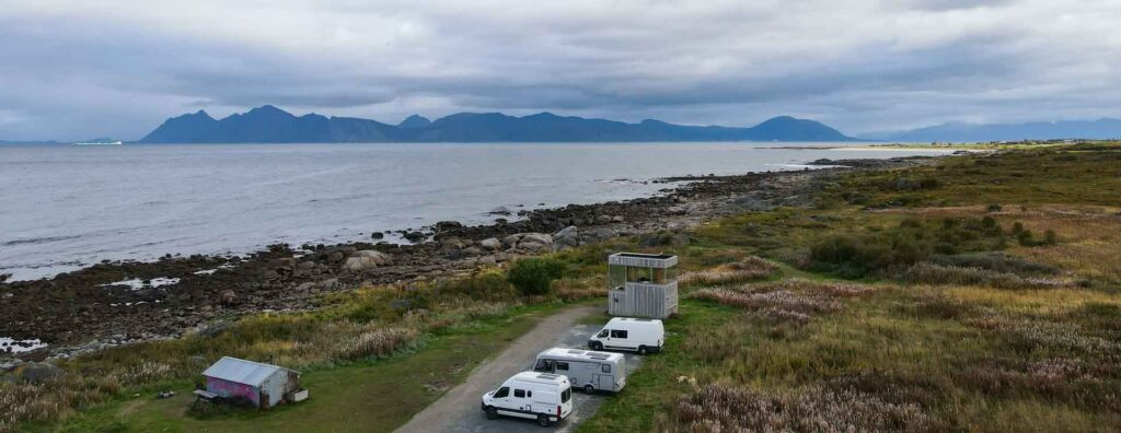 Noorwegen Laukvik Camperplaats Drone Lofoten Hymer Exsis-i 588 Route51
