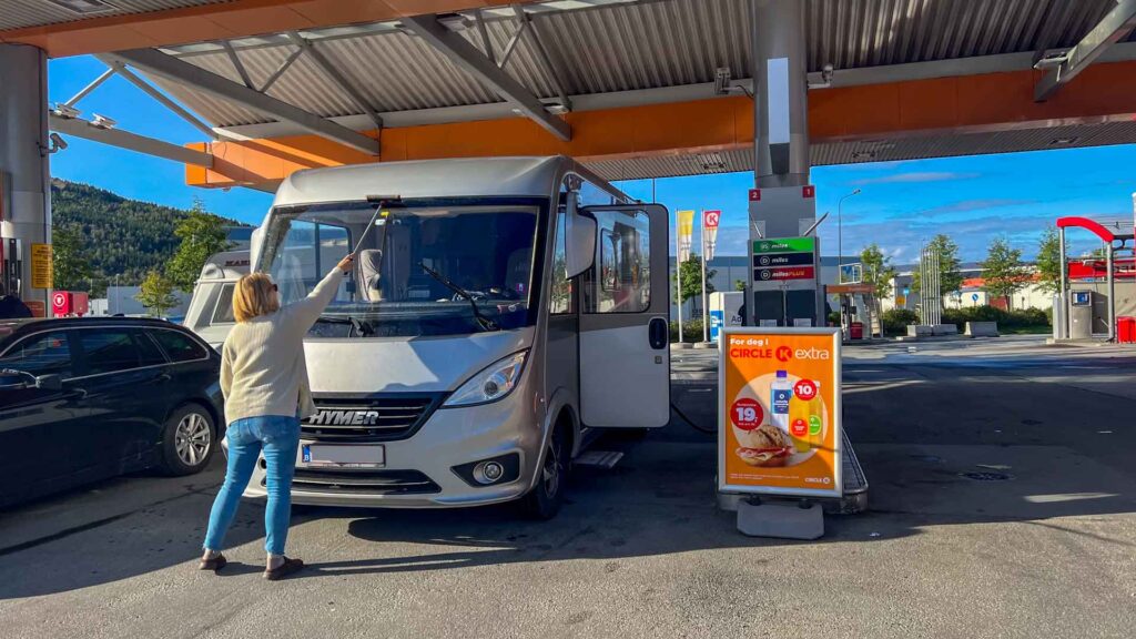 Noorwegen Narvik Service Hymer Exsis-i 588 Route51