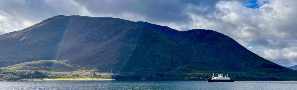 Noorwegen Refsnes Pont Lofoten Panorama Hymer Exsis-i 588 Route51