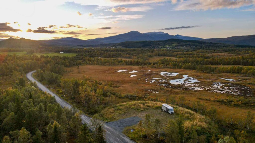 Noorwegen Senja National Brygghaugen Drone Hymer Exsis-i 588 Route51