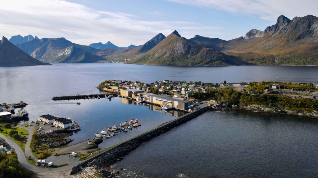 Noorwegen Senja Husoy Harbour Scenic Route Hymer Exsis-i 588 Route51