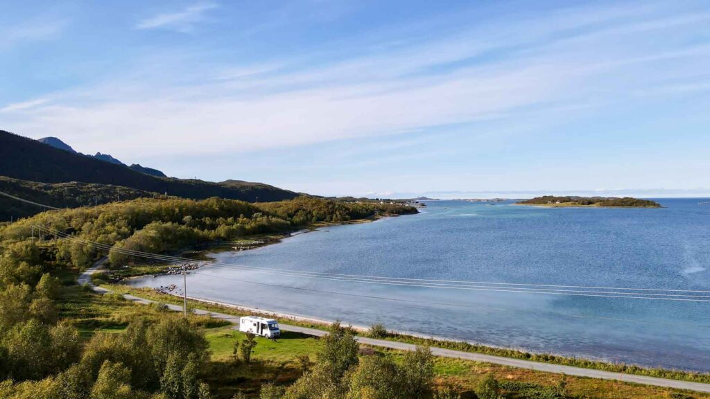 Noorwegen Senja Skaland Lunch Drone Hymer Exsis-i 588 Route51