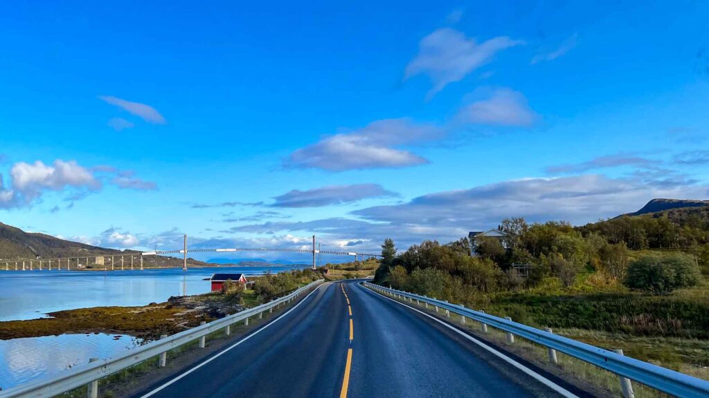 Noorwegen Steinlsland Brug Lofoten Hymer Exsis-i 588 Route51