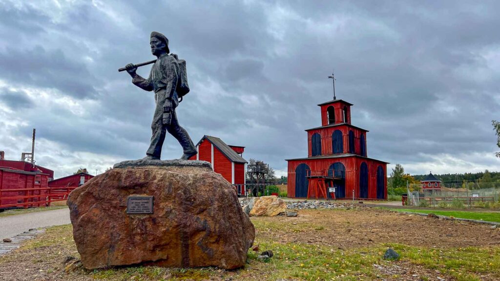 Zweden Falun Gruvmuseet Standbeeld Hymer Exsis-i 588 Route51