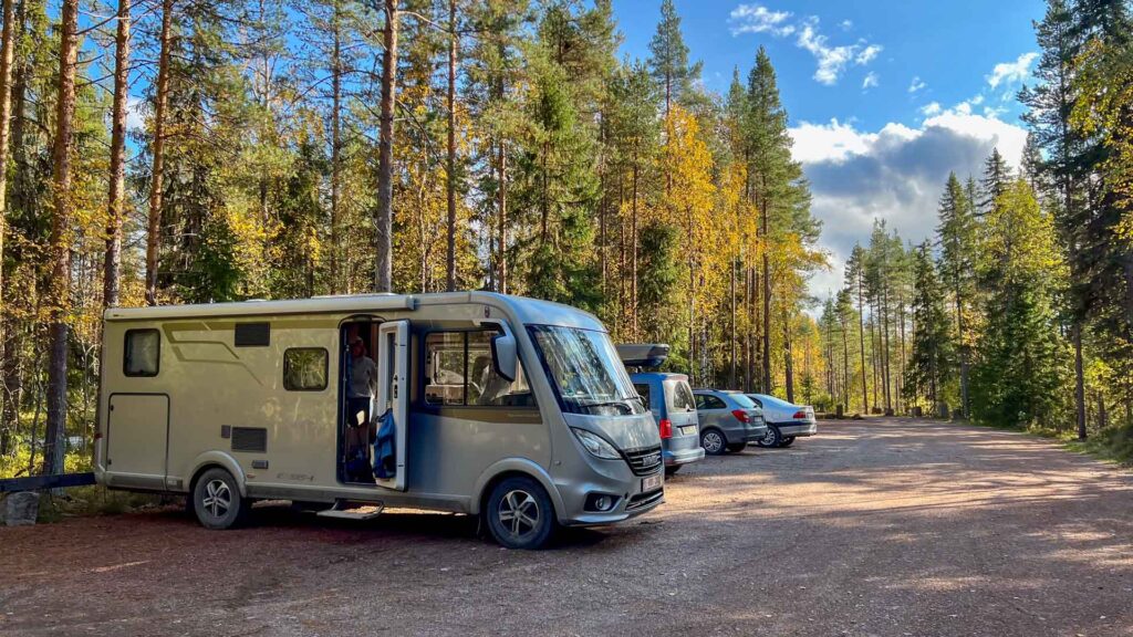 Zweden Hamra Nationalpark Parking Hymer Exsis-i 588 Route51