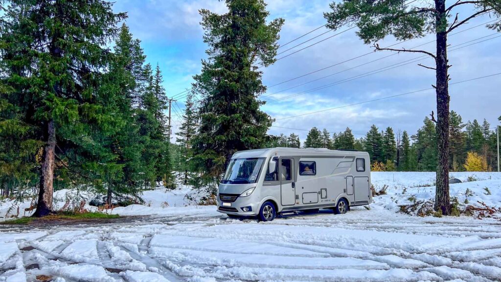 Zweden Jukkasjarvi Camperplaats Hymer Exsis-i 588 Route51
