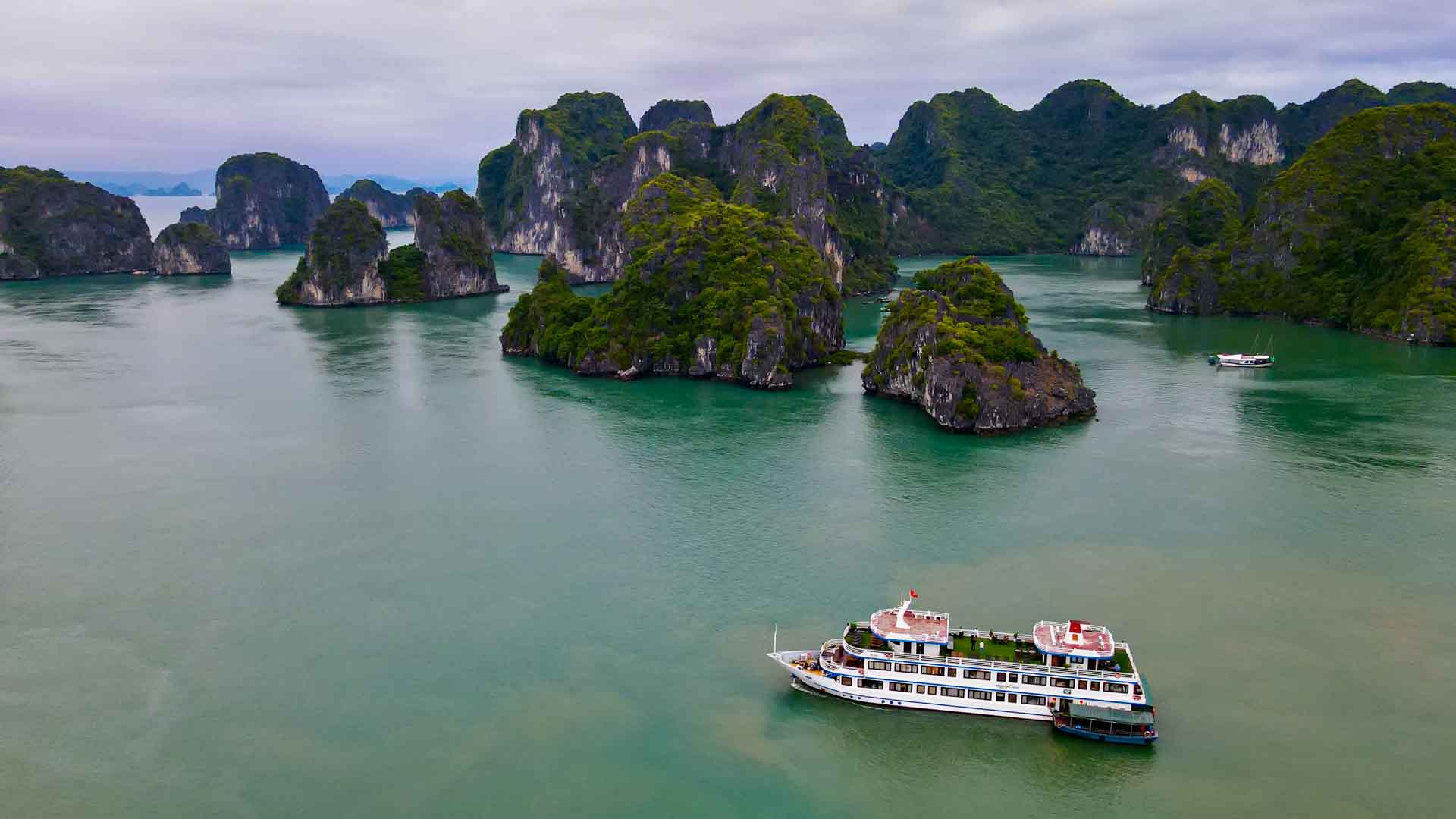Vietnam Bai Tu Long Bay Drone Swan Cruise 6Only