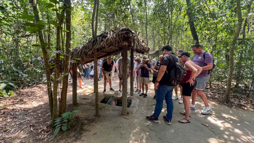Vietnam Cu Chi Tunnels Ingang Tunnel 6Only