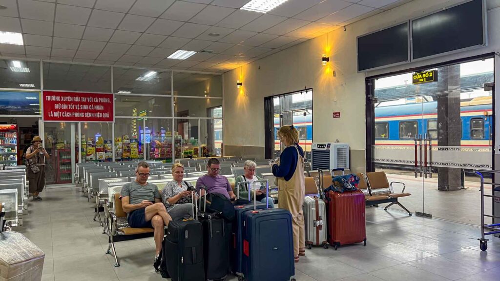 Vietnam Da Nang Station Hal 6Only