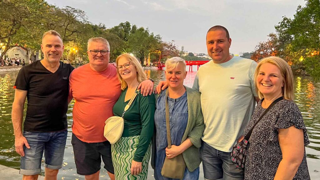 Vietnam Hanoi Old Quarter Groepsfoto 6Only