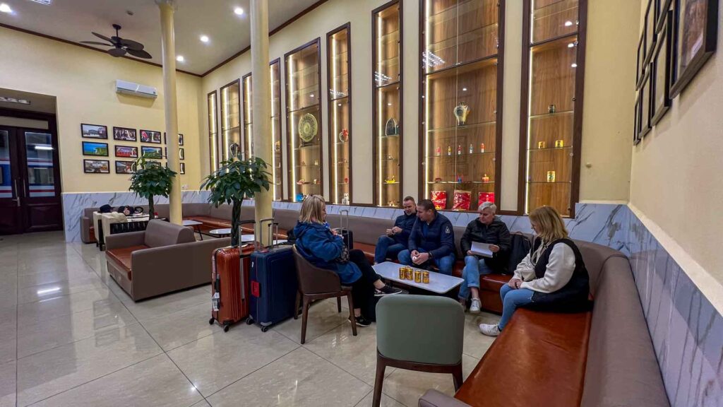 Vietnam Hanoi Trein Station Vip Room 6Only