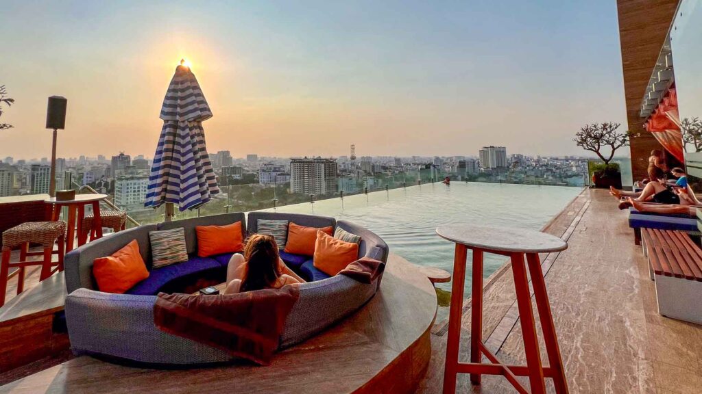 Vietnam Ho Chi Minh City Social Club Rooftop Zwembad 6Only
