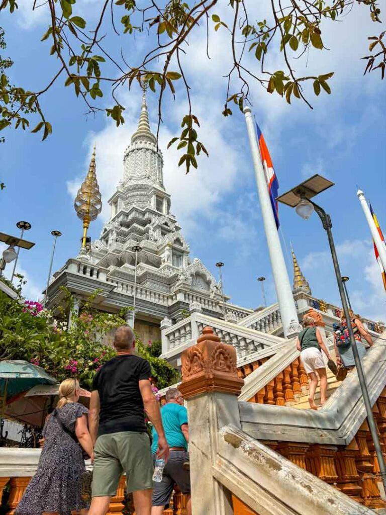 Cambodja Oudong Mountain Trappen bijna boven 6Only