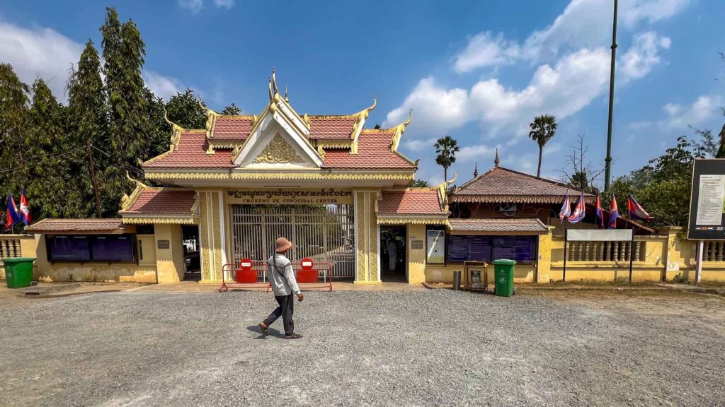 Cambodja Phnom Choeung Ek Genocidal Center Entrance 6Only