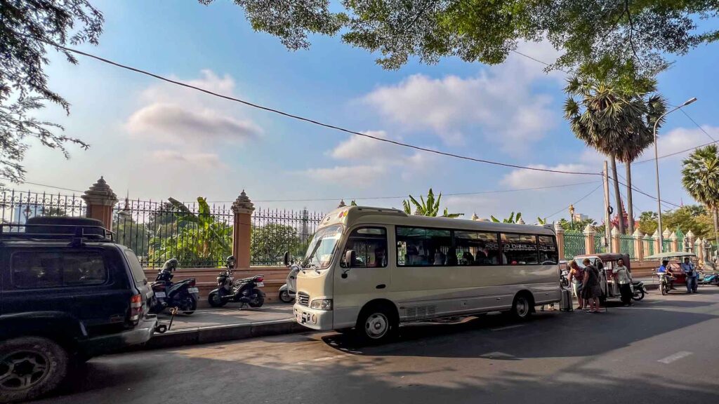 Cambodja Phnom Penh Bus Battambang 6Only