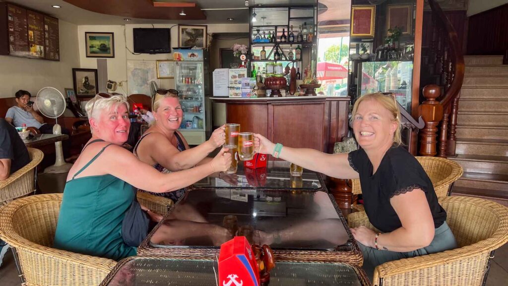 Cambodja Phnom Penh Cafe Happy Hour Dames 6Only