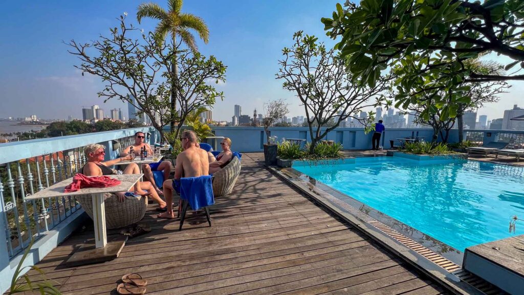 Cambodja Phnom Penh Frangipani Royal Palace Rooftop Zwembad 6Only