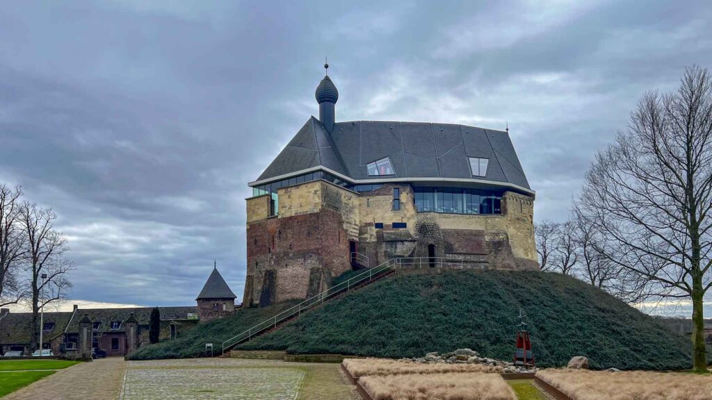 Nederland Kessel Kasteel de Keverberg Hymer Exsis-i 588 Route51