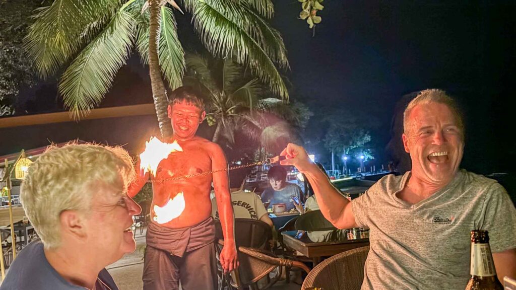 Thailand Koh Chang Grand View Resort Vuurshow Johan 6Only