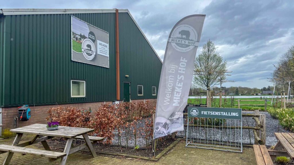 Nederland Hoeven Mieke's Hof Ingang Hymer Exsis-I 588 Route51