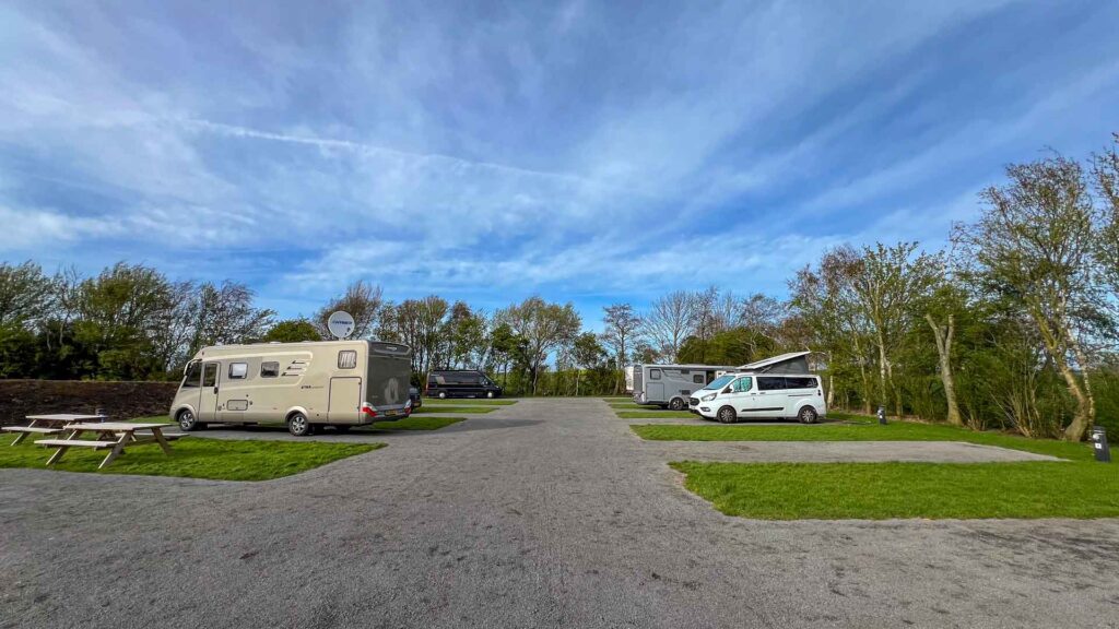 Nederland Stellendam Bij Zee Camperplaats Westfalia Kelsey Hymer Exsis-I 588 Route51