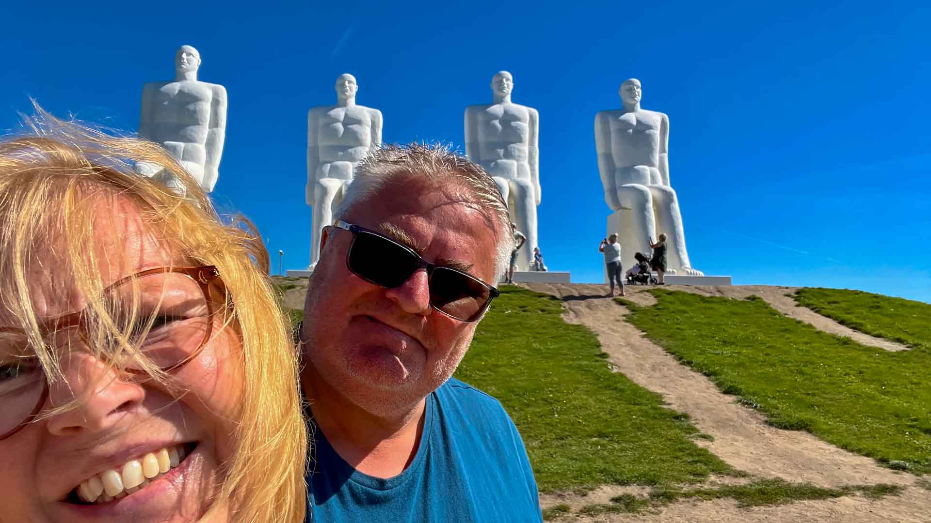 Denemarken Esbjerg Men at Sea Robert Jeannette HymerExsis-I 588 Route51 Denemarken Esbjerg Men at Sea Robert Jeannette HymerExsis-I 588 Route51