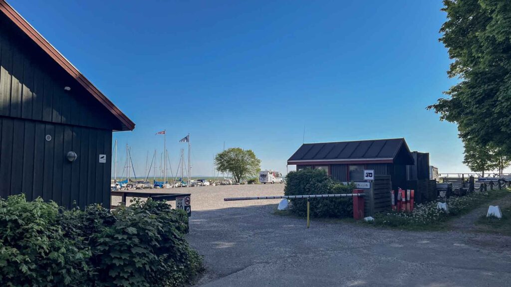 Denemarken Norsminde Haven Ingang Hymer Exsis-i 588 Route51