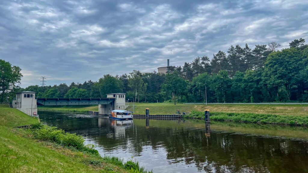 Duitsland Hanekenfahr Ems Boot Hymer Exsis-I 588 Route51