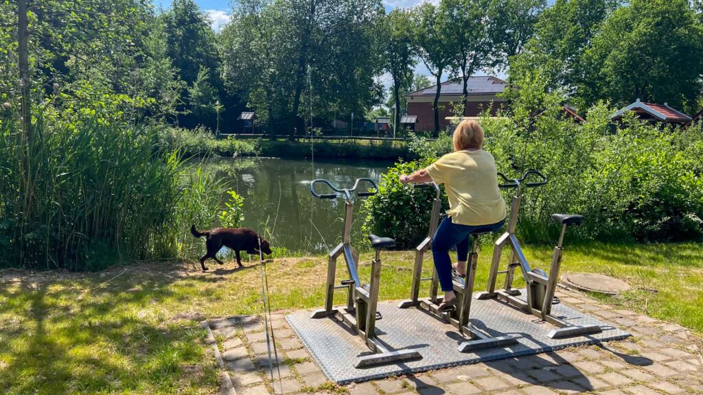 Duitsland Hesel Am Wasserpark Jeannette Fiets Hymer Exsis-I 588 Route51