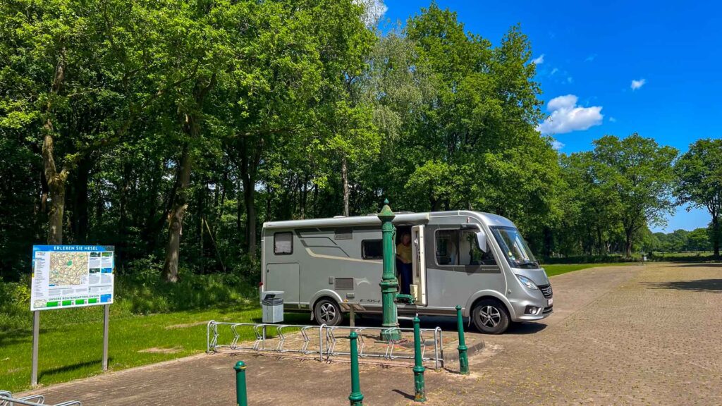 Duitsland Hesel Am Wasserpark Parking Hymer Exsis-I 588 Route51