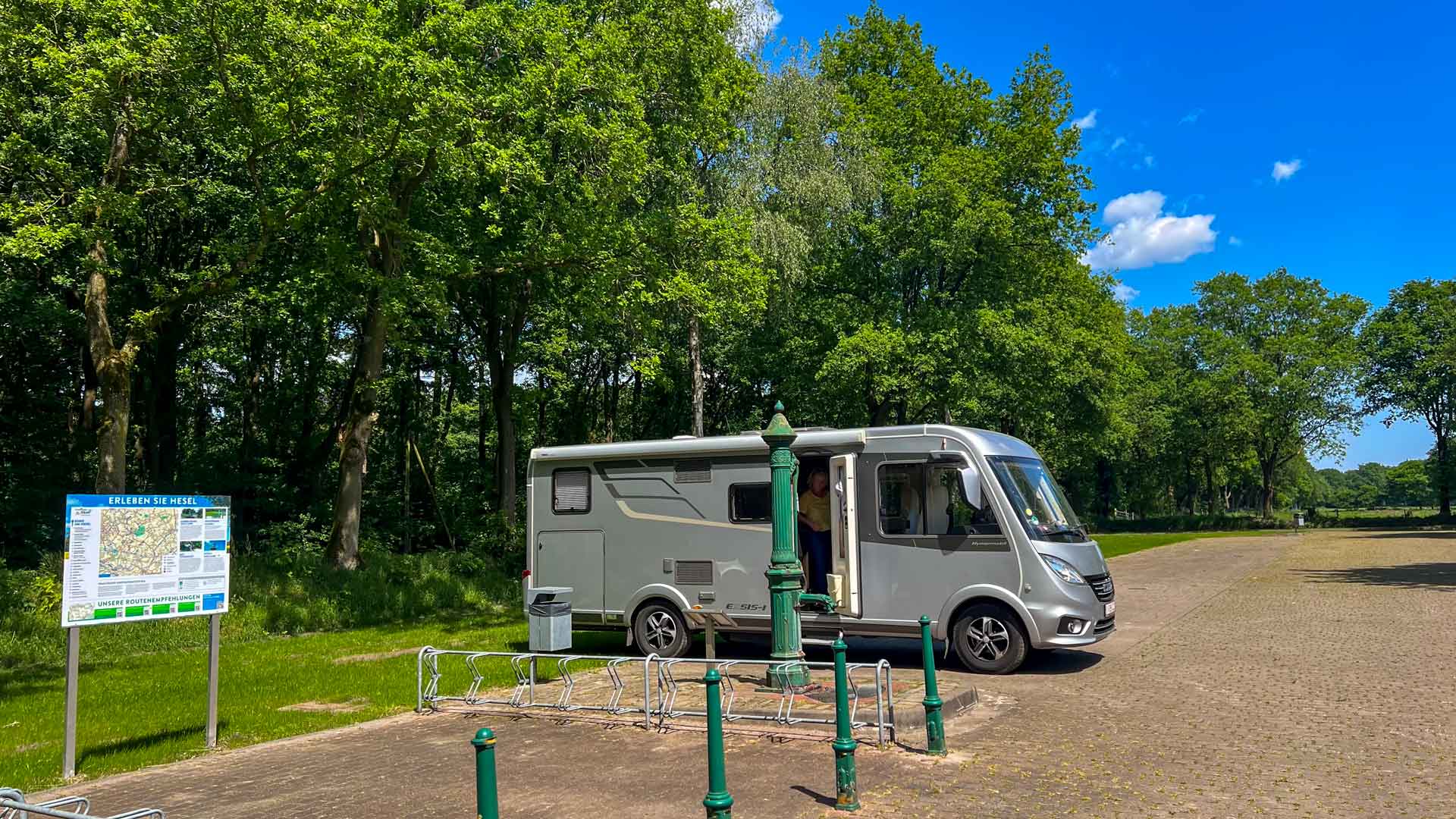 Duitsland Hesel Am Wasserpark Parking Hymer Exsis-I 588 Route51 Duitsland Hesel Am Wasserpark Parking Hymer Exsis-I 588 Route51