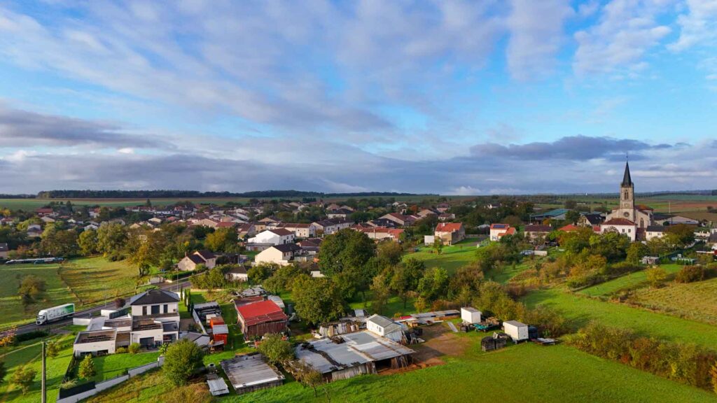 Frankrijk Saizerais Dorp Jansen-Arts Hymer Exsis-I 588 Route51