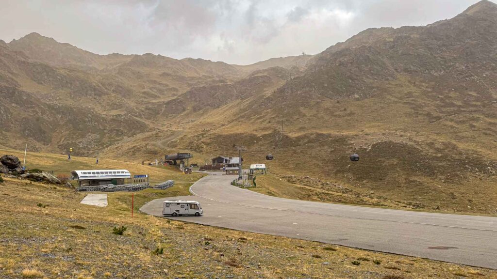 Andorra Ordina Skistation Mistig Jansen-Arts Hymer Exsis-I 588 Route51