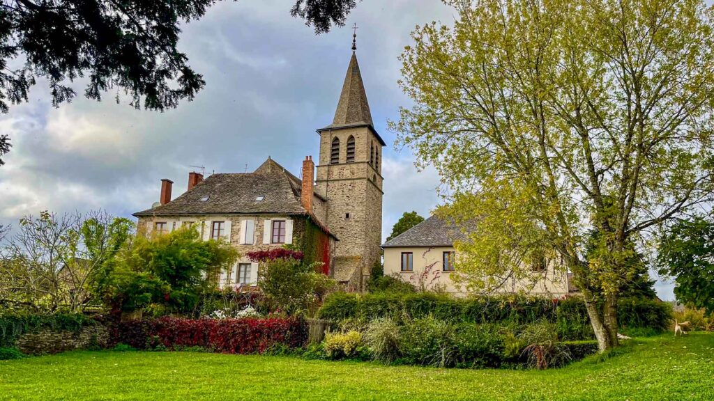 Frankrijk Pradinas Church Drone Jansen-Arts Hymer Exsis-I 588 Route51